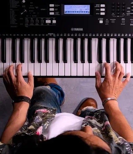 Organeta Yamaha PSR-E383 